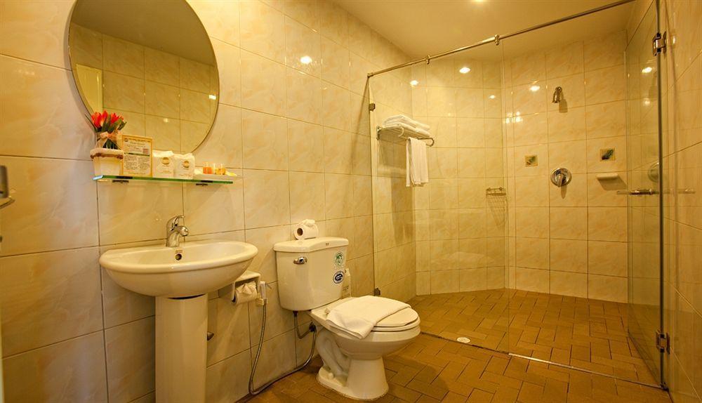 C&N Hotel - SHA Extra Plus Patong Esterno foto