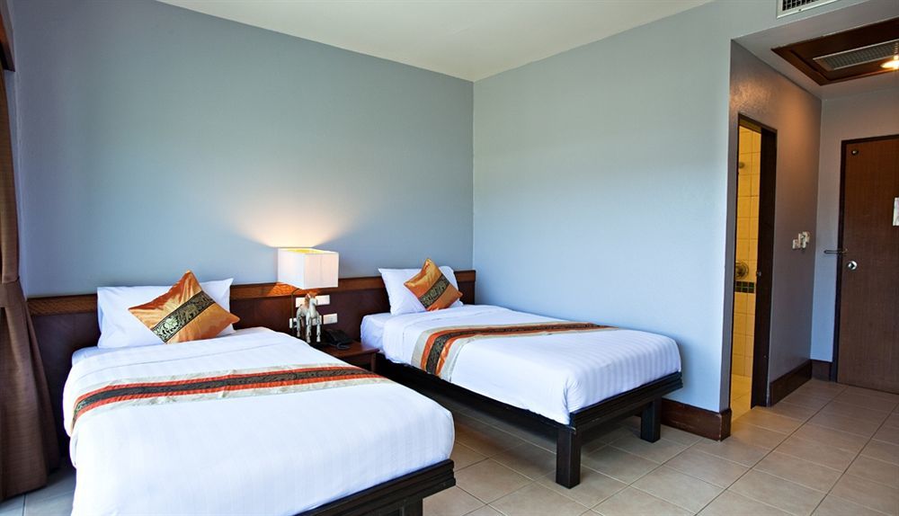 C&N Hotel - SHA Extra Plus Patong Esterno foto